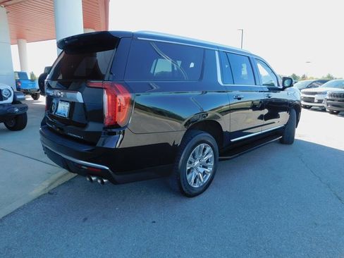 Used 2023 GMC Yukon XL Denali image 9