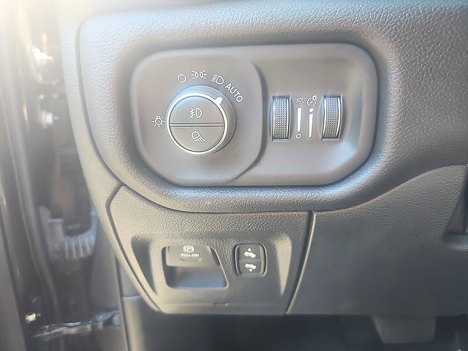 Used 2024 RAM 1500 Laramie AWD/4WD image 14