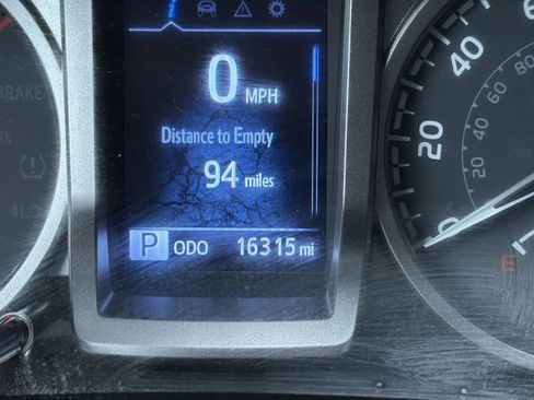 Certified 2023 Toyota Tacoma SR5 AWD/4WD image 10