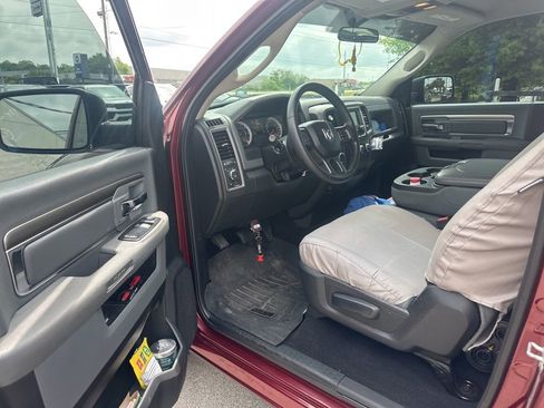 Used 2017 RAM 1500 Express RWD image 5