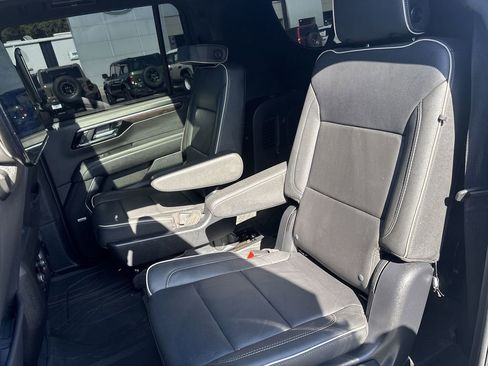 Used 2025 Chevrolet Suburban Premier AWD/4WD image 26
