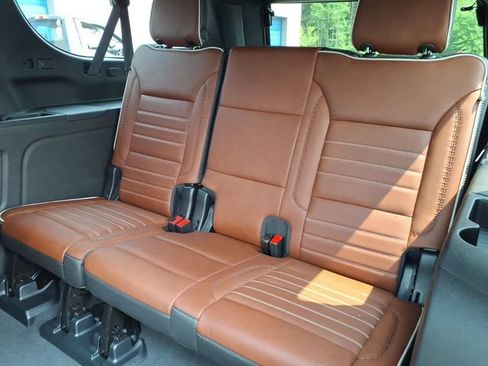 Used 2023 GMC Yukon XL Denali Ultimate AWD/4WD image 16