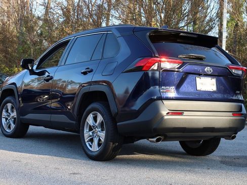 Used 2022 Toyota RAV4 XLE w/ Convenience Package image 5