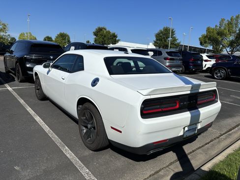 Used 2020 Dodge Challenger SXT RWD image 7