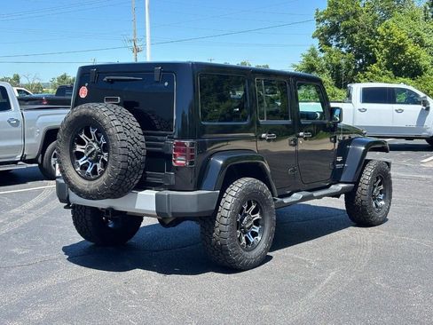 Used 2015 Jeep Wrangler Unlimited Sahara AWD/4WD image 3