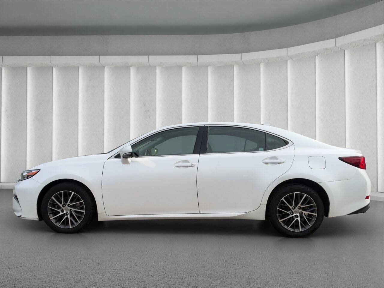 Used 2016 Lexus ES 350 w/ Premium Package w/Wood Trim FWD image 2