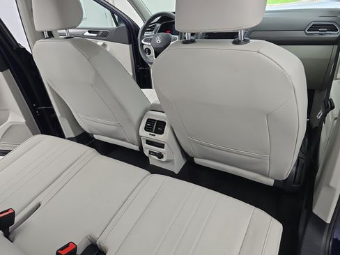Used 2022 Volkswagen Tiguan SE FWD image 11