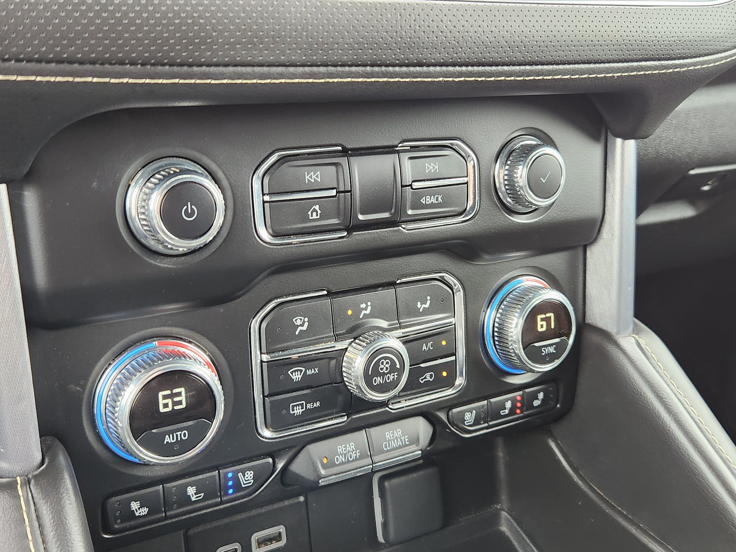 Used 2024 GMC Yukon SLT AWD/4WD image 29