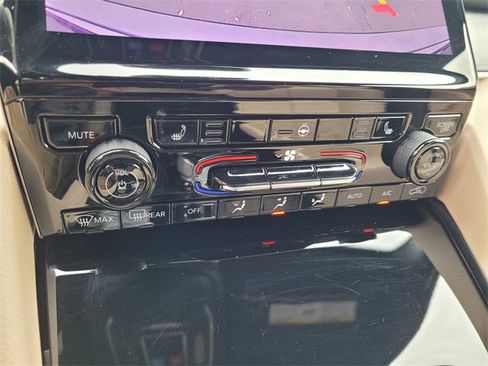 Used 2024 Jeep Grand Cherokee Limited image 21