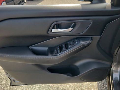 Certified 2026 Nissan Rogue SV FWD image 12