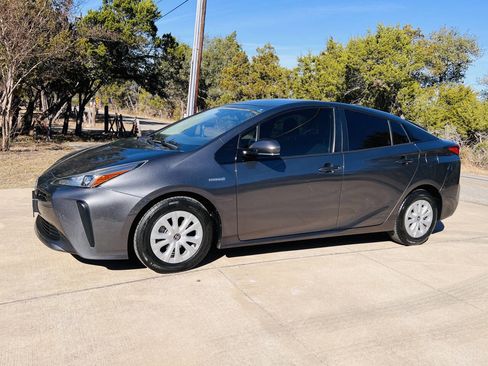 Used 2020 Toyota Prius LE image 7