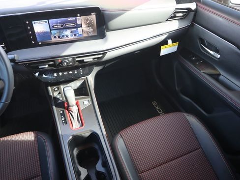 Used 2025 Nissan Kicks SR image 11