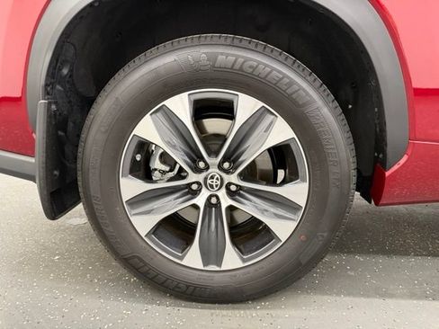 Used 2023 Toyota Highlander XLE AWD/4WD image 21