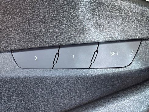 Used 2019 Audi e-tron Premium Plus image 17