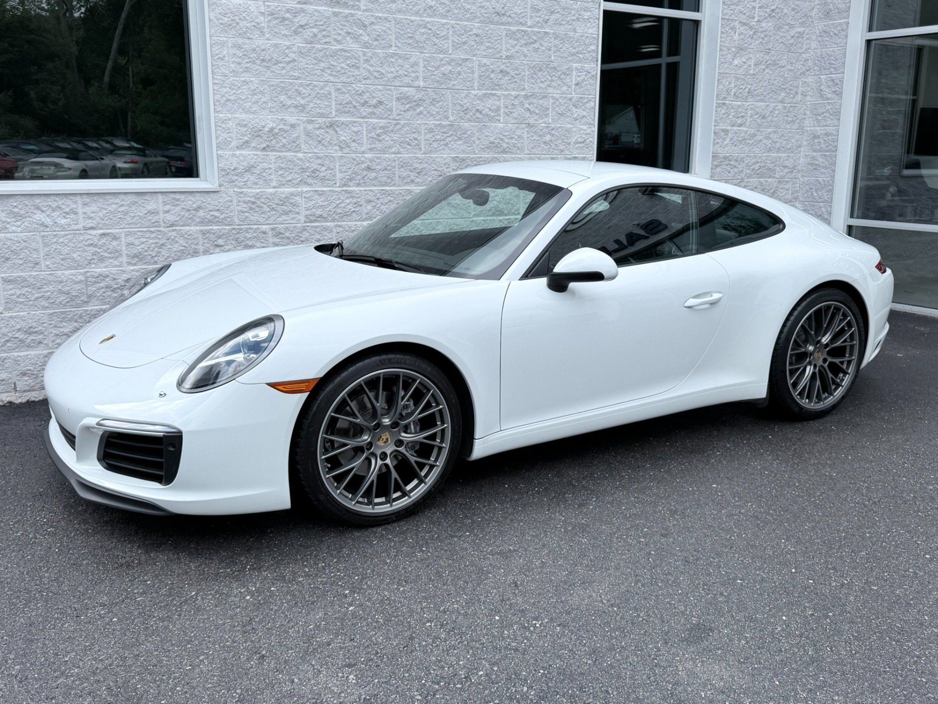 Used 2017 Porsche 911 Carrera 4 AWD/4WD image 1