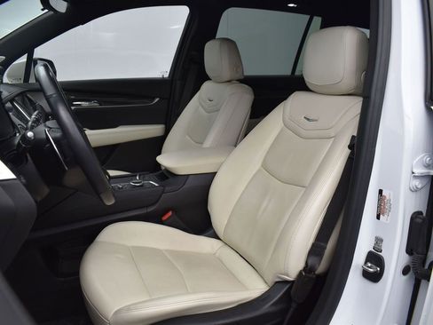 Certified 2023 Cadillac XT6 Sport w/ Technology Package image 12