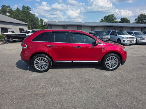 Used 2012 Lincoln MKX FWD image 4