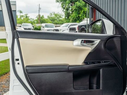 Used 2011 Lexus CT 200h Premium FWD image 17