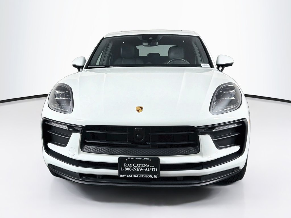 Certified 2023 Porsche Macan AWD/4WD image 6