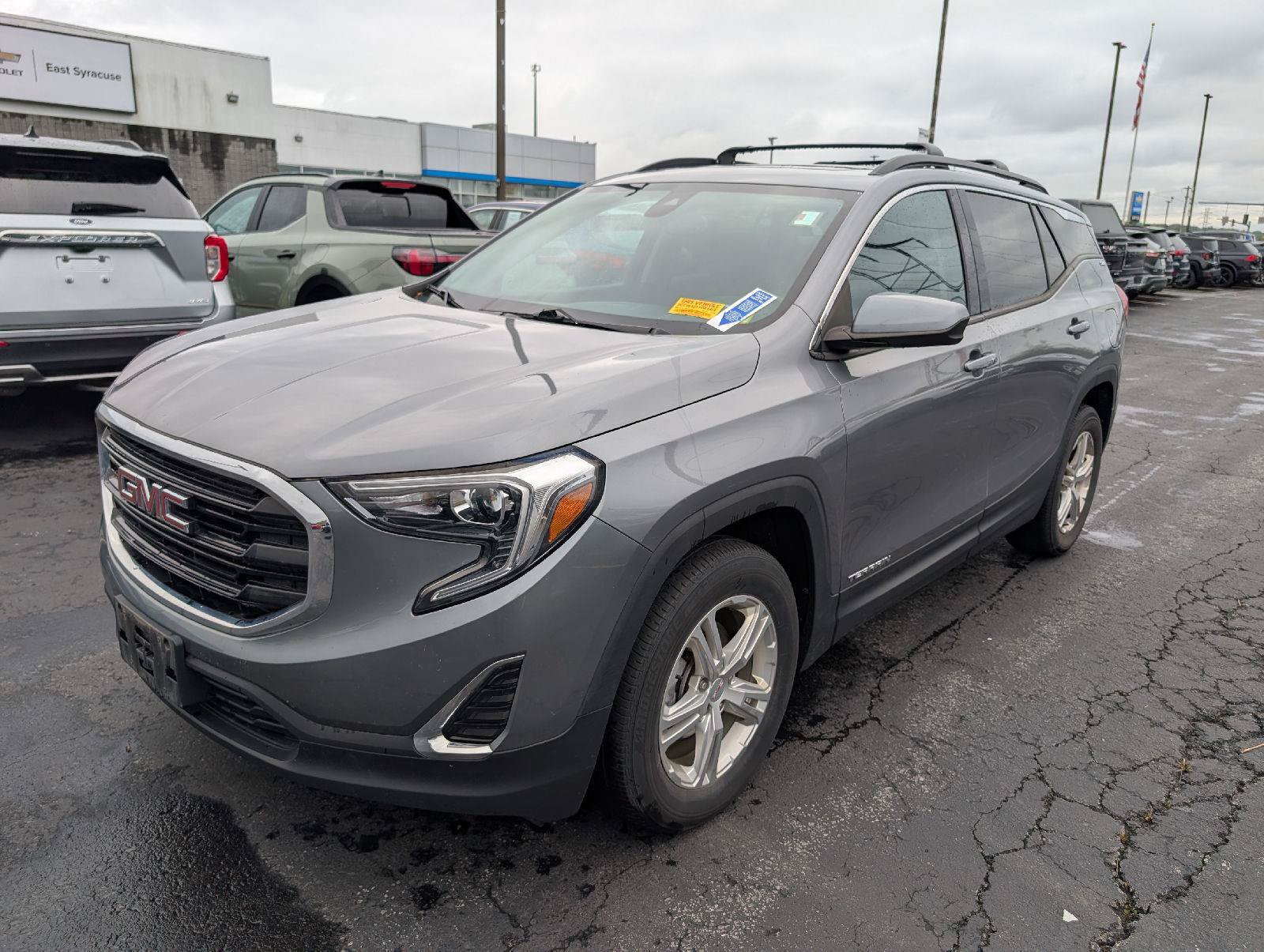 Used 2020 GMC Terrain SLE w/ Driver Convenience Package AWD/4WD image 4