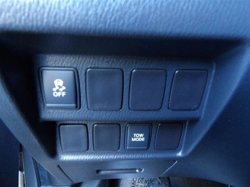 Used 2014 Nissan Pathfinder S image 22