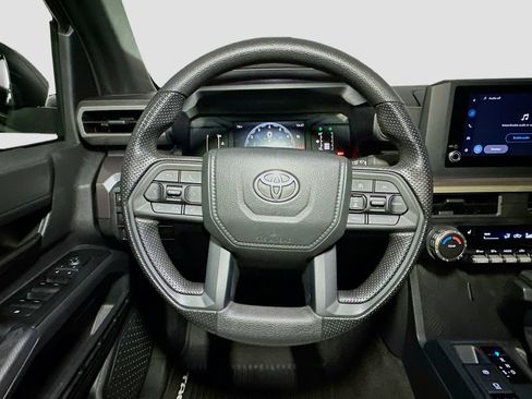 Certified 2025 Toyota Tacoma SR5 AWD/4WD image 10