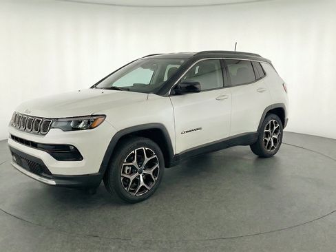 Used 2025 Jeep Compass Limited AWD/4WD image 3