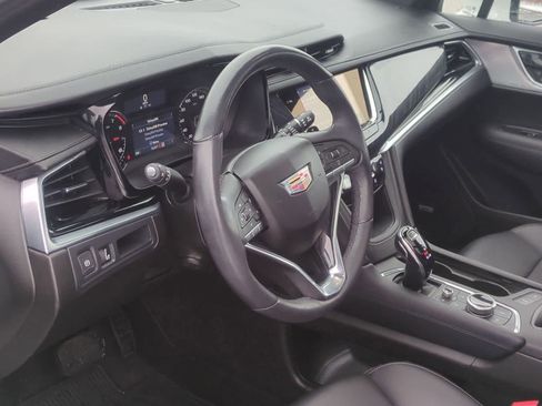 Used 2024 Cadillac XT6 Premium Luxury image 10