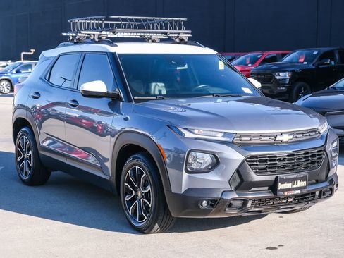 Used 2021 Chevrolet TrailBlazer ACTIV w/ Convenience Package FWD image 3