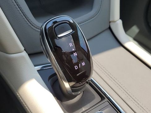 Certified 2022 Cadillac XT5 Premium Luxury FWD image 15