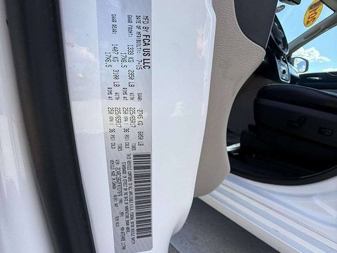 Used 2015 Chrysler Town & Country Touring w/ Driver Convenience Group FWD image 24
