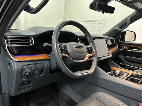 Used 2024 Jeep Grand Wagoneer Series III AWD/4WD image 32
