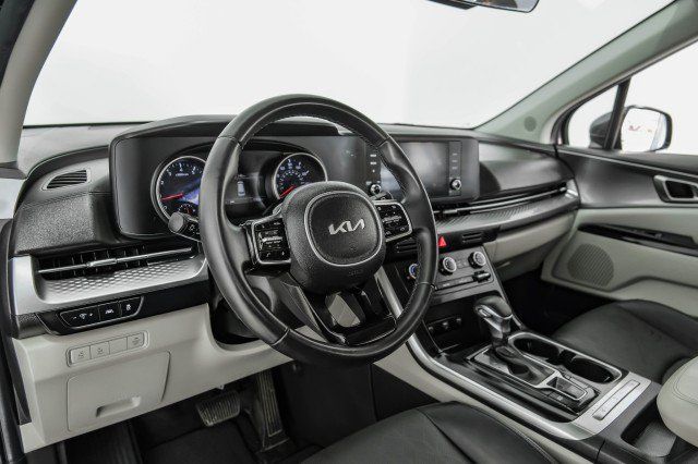 Used 2023 Kia Carnival LX FWD image 13