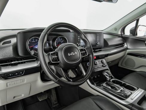 Used 2023 Kia Carnival LX FWD image 13