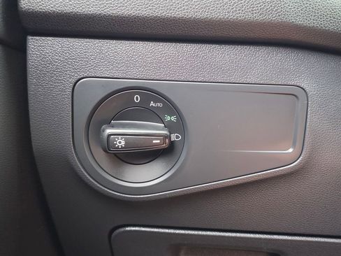 Used 2024 Volkswagen Tiguan S image 43