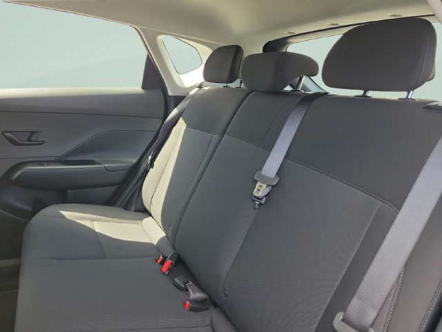 New 2027 Hyundai Kona SE FWD image 18