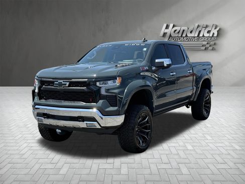 Used 2025 Chevrolet Silverado 1500 LTZ AWD/4WD image 5
