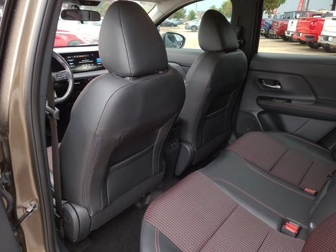 Certified 2025 Nissan Kicks SR FWD image 10
