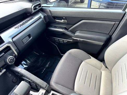 Used 2024 Toyota Tacoma TRD Off-Road image 32