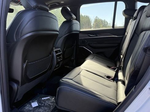 New 2025 Jeep Grand Cherokee Overland AWD/4WD image 11