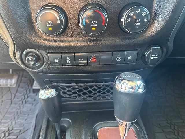 Used 2017 Jeep Wrangler Unlimited Sahara w/ Connectivity Group AWD/4WD image 17
