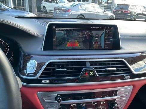 Used 2022 BMW 750i xDrive w/ Executive Package image 21