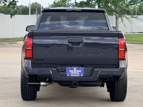 Used 2025 Toyota Tacoma SR5 AWD/4WD image 8