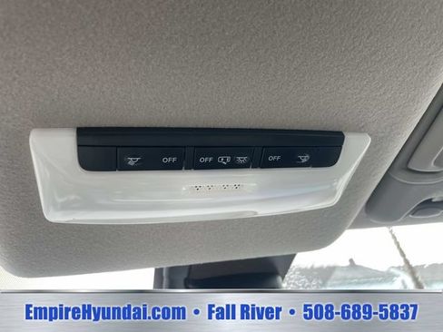 Used 2025 Nissan Versa SV w/ Trunk Package FWD image 23