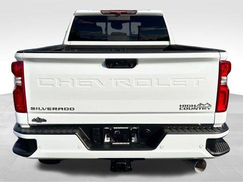 Used 2024 Chevrolet Silverado 2500 High Country image 9