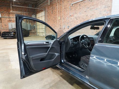 Used 2018 Volkswagen GTI SE FWD image 35