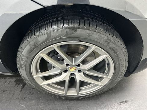Certified 2025 Porsche Macan AWD/4WD image 9