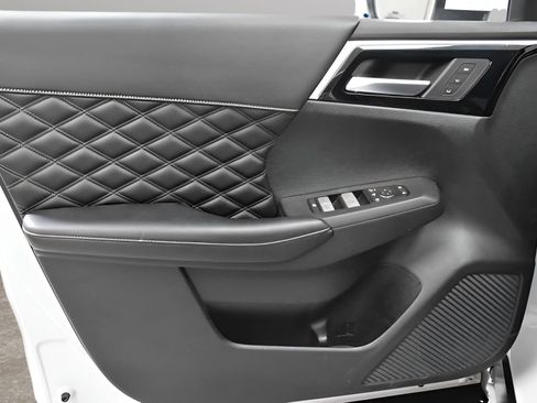 Used 2022 Mitsubishi Outlander SEL image 13