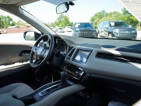 Used 2018 Honda HR-V EX image 14