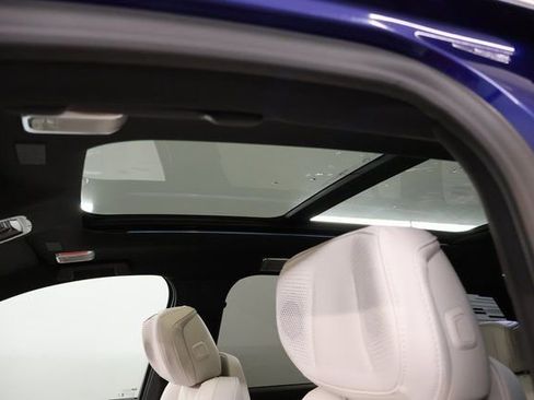 New 2026 Cadillac Vistiq Sport image 13